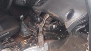 Despistó, lo abandonaron y descubrieron que era un auto robado en Buenos Aires imagen-1