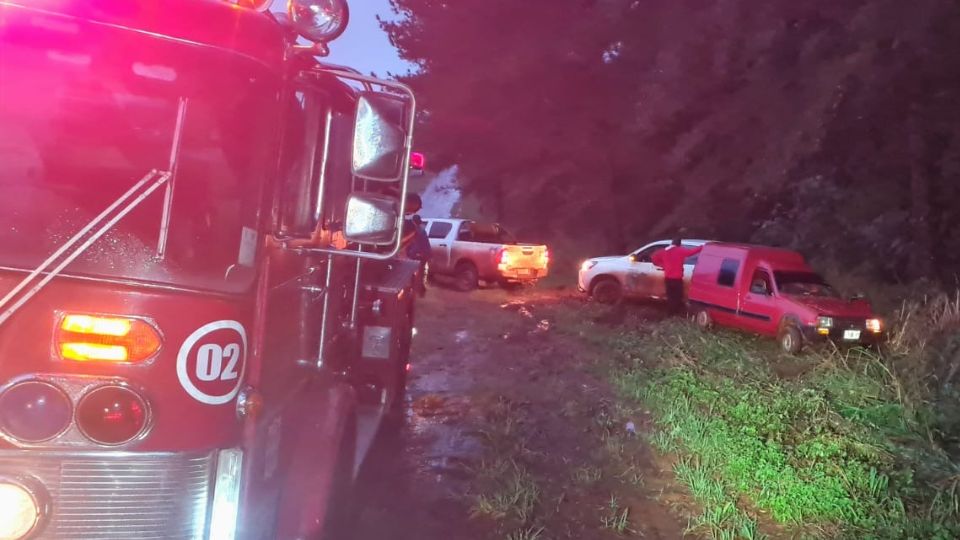 Despistó un vehículo sobre la Ruta Provincial 17 en medio de una fuerte lluvia Despistó un vehículo sobre la Ruta Provincial 17 en medio de una fuerte lluvia imagen-5