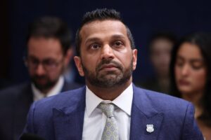 Director del FBI, sobre alianzas con China y Rusia: “Si podemos lograr victorias para EE.UU., debemos participar” Director del FBI, sobre alianzas con China y Rusia: “Si podemos lograr victorias para EE.UU., debemos participar” imagen-2
