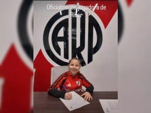 La misionera de 11 años, Ginha María Lenguaza, firmó contrato con River  imagen-5