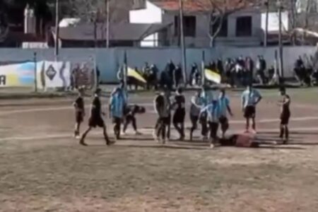 Detuvieron a un jugador de fútbol en Santa Fe por golpear al árbitro luego de ser expulsado imagen-11