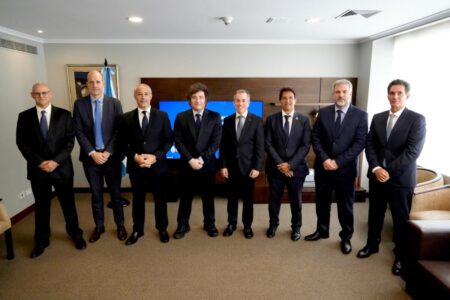 Javier Milei firmó un acuerdo con Ecuador: bajas en impuestos para vehículos y autopartes imagen-11
