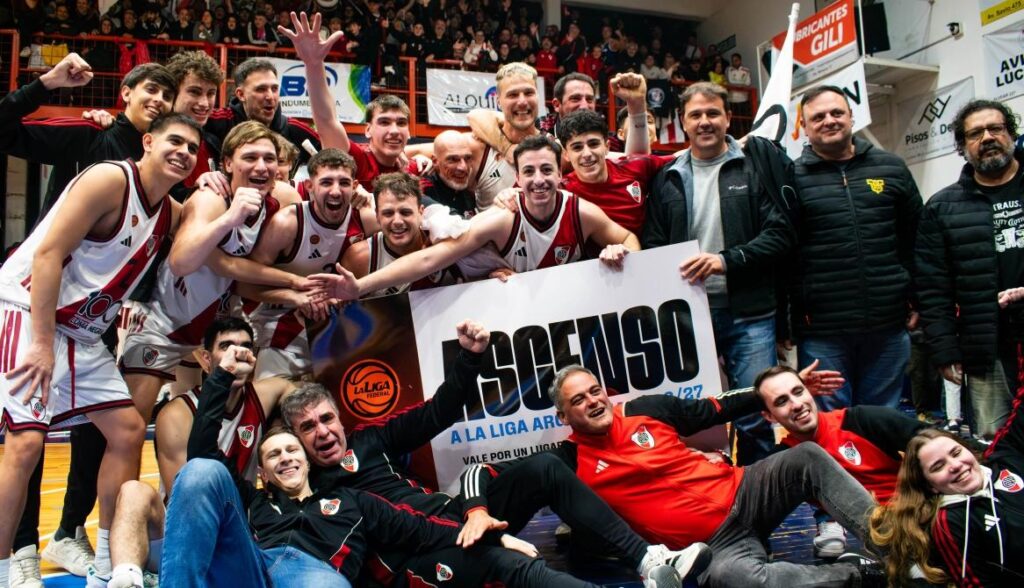 River ganó, ascendió y será rival de Mitre en la gran final imagen-5
