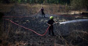 Entre el fuego y el abandono: el calor extremo y los incendios dividen a Francia imagen-4