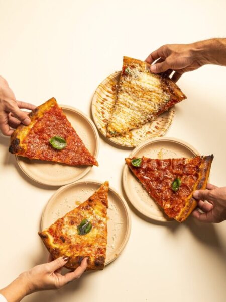 La pizza finita, crocante y jugosa de solo cuatro variedades que genera largas filas en Núñez imagen-7