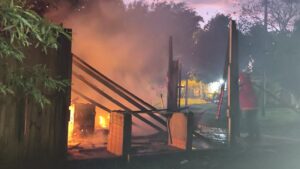 Incendio en Posadas: bomberos evitaron que el fuego arrasara viviendas cercanas imagen-3