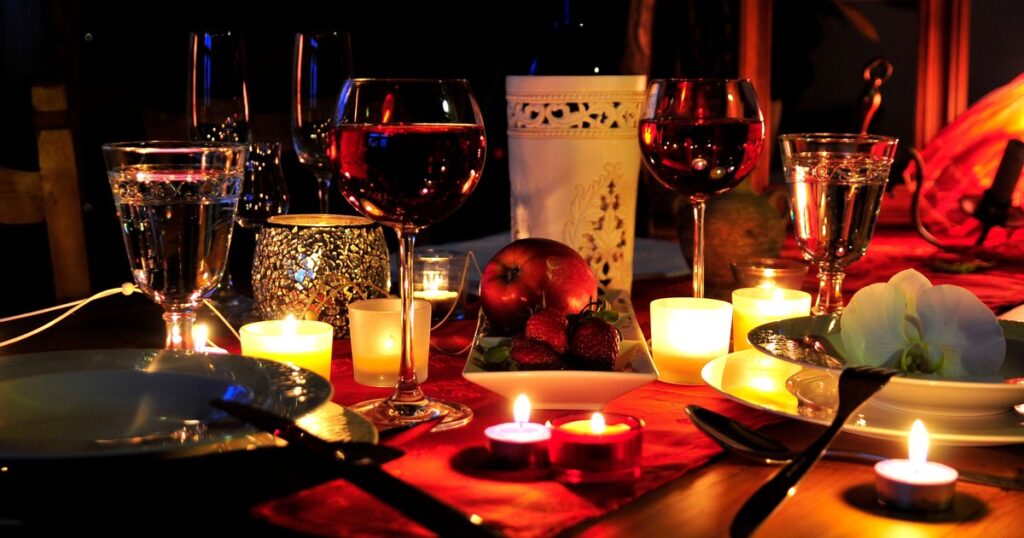 Cenas con shows, juegos y sexólogas: así son las experiencias que mezclan gastronomía, deseo y entretenimiento Cenas con shows, juegos y sexólogas: así son las experiencias que mezclan gastronomía, deseo y entretenimiento imagen-106