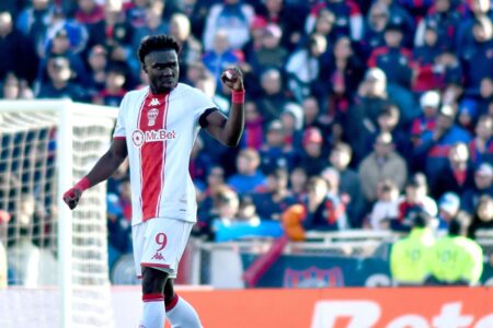 Huracán jugó mejor, golpeó en los momentos clave y, con un doblete de Caicedo, se quedó con un clásico caliente Huracán jugó mejor, golpeó en los momentos clave y, con un doblete de Caicedo, se quedó con un clásico caliente imagen-9