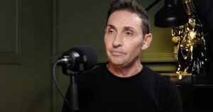 Javier Botía, mentalista: "La posición de los pies es muy importante: determina quién es el líder o dónde está el interés" imagen-3