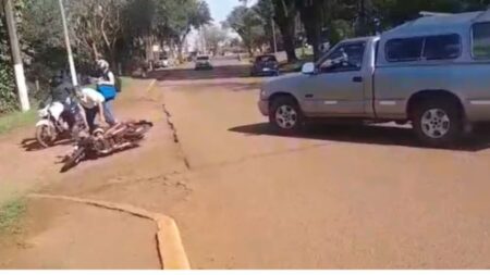 Motociclista fue hospitalizado tras un choque con una camioneta en Eldorado imagen-69