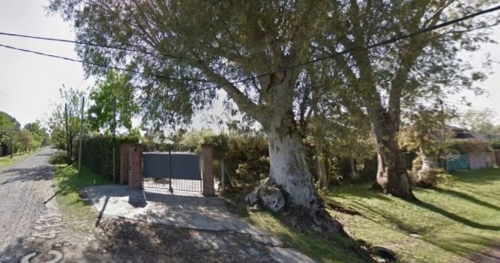 Investigan la misteriosa muerte de una mujer en Villa Elisa: la encontraron con la cabeza dentro de un pozo en el patio de su casa imagen-94