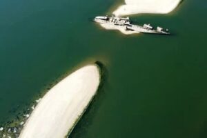 Una sequía extrema en el río Danubio sacó a la luz barcos de la Segunda Guerra Mundial y restos de un mamut imagen-4