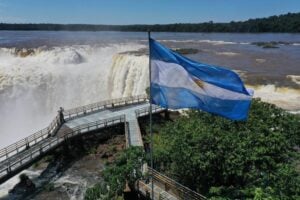 Por 40 días el circuito Garganta del Diablo permanecerá cerrado por la crecida del río Iguazú provocada por el fenómeno El Niño Por 40 días el circuito Garganta del Diablo permanecerá cerrado por la crecida del río Iguazú provocada por el fenómeno El Niño imagen-9