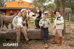 La familia que protege un palmar de más de 300 años y recibe huéspedes para conocerlo La familia que protege un palmar de más de 300 años y recibe huéspedes para conocerlo imagen-3