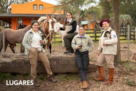 La familia que protege un palmar de más de 300 años y recibe huéspedes para conocerlo La familia que protege un palmar de más de 300 años y recibe huéspedes para conocerlo imagen-8
