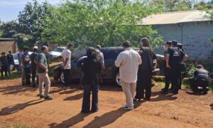 Incautaron y peritaron el auto utilizado en el robo a Don Alejo en Posadas imagen-2