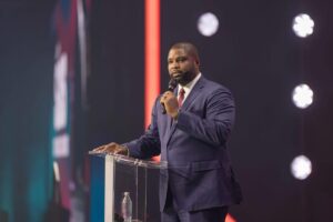 Byron Donalds, candidato a la gobernación de Florida: “Si se te venció el TPS, te vamos a deportar” Byron Donalds, candidato a la gobernación de Florida: “Si se te venció el TPS, te vamos a deportar” imagen-2
