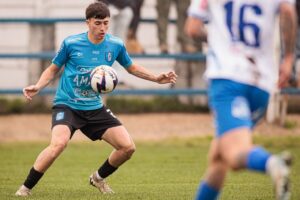 El blooper en el ascenso de Uruguay: el rechace de una pelota provocó una colisión en una ruta imagen-3