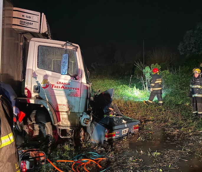 Murieron siete personas tras un choque frontal entre un auto y un camión en la ruta 192 Murieron siete personas tras un choque frontal entre un auto y un camión en la ruta 192 imagen-5