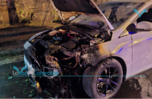 Un cortocircuito provocó un principio de incendio en un automóvil  imagen-2
