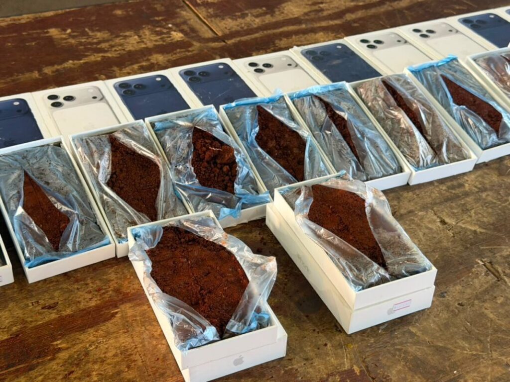 Una carga de “celulares” terminó siendo tierra: retuvieron una van paraguaya en Foz de Iguazú imagen-72