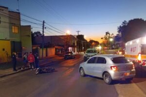 Una joven fue trasladada al hospital tras un choque entre una moto y un auto imagen-4
