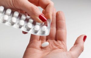 Un especialista explicó en detalle el peligro de la decisión de la Anmat sobre la venta libre de diez medicamentos que requerían receta imagen-4