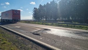 Video | Alerta por el estado de la Ruta Nacional 14: pozos, baches y maniobras peligrosas obligadas entre San Carlos y Paso de los Libres imagen-3