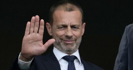 La UEFA presentó «Clear Line», una herramienta on line para ayudar a entender la aplicación del VAR La UEFA presentó "Clear Line", una herramienta on line para ayudar a entender la aplicación del VAR imagen-9