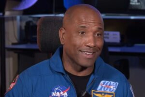 Victor Glover, piloto del Artemis II: “La vida en Orión era íntima, éramos un solo organismo” imagen-2