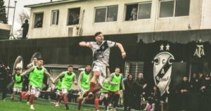 Claypole ganó, cortó la mala racha y se aireó en la lucha por el descenso imagen-2