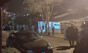 Balearon una casa en el barrio 110 Viviendas en Garupá: buscan un auto negro imagen-4