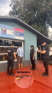 Amenazó de muerte a su cuñado, lo hirió con un cuchillo y terminó detenido: además le secuestraron una escopeta en Campo Viera Amenazó de muerte a su cuñado, lo hirió con un cuchillo y terminó detenido: además le secuestraron una escopeta en Campo Viera imagen-3