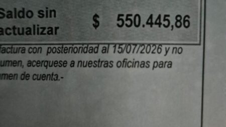 Vecinos denuncian boletas de agua de hasta $700 mil y deudas millonarias: “Hay familias que sacaron préstamos para pagar” Vecinos denuncian boletas de agua de hasta $700 mil y deudas millonarias: “Hay familias que sacaron préstamos para pagar” imagen-4