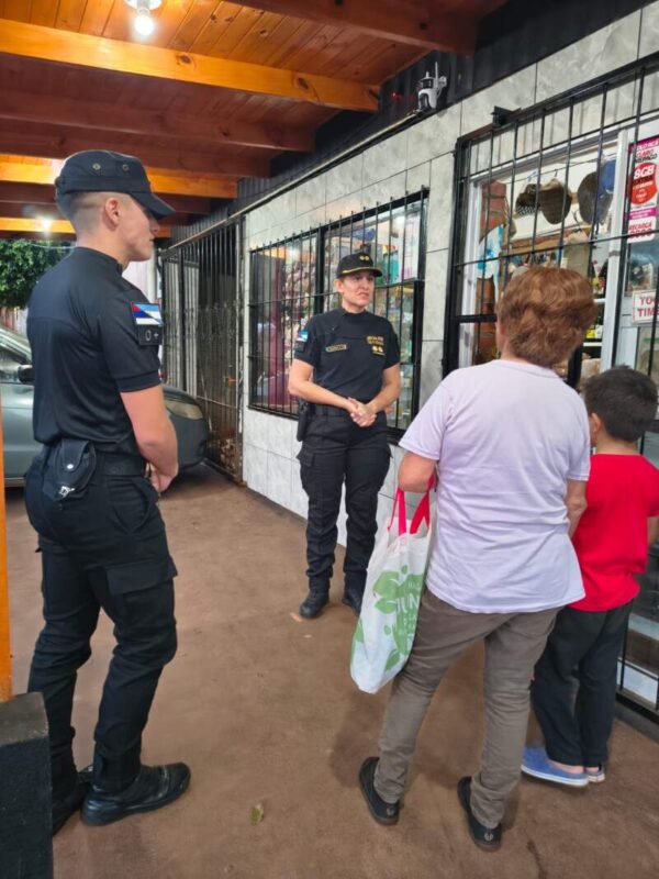 Puerto Iguazú suma más policías, tecnología y un nuevo tótem inteligente para reforzar la seguridad en la Triple Frontera Puerto Iguazú suma más policías, tecnología y un nuevo tótem inteligente para reforzar la seguridad en la Triple Frontera imagen-5