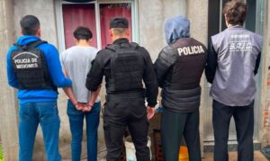 Allanamiento y detención de un joven de 19 años por presunta tenencia y distribución de MASI Allanamiento y detención de un joven de 19 años por presunta tenencia y distribución de MASI imagen-76