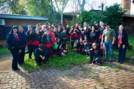 “Adoptá un Árbol”: Ecología entregó kits de plantación a estudiantes del Instituto Inmaculada Concepción de Posadas imagen-18