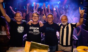 La música retro con vinilos vuelve con la Fiesta Disco Río en El Pontón imagen-4