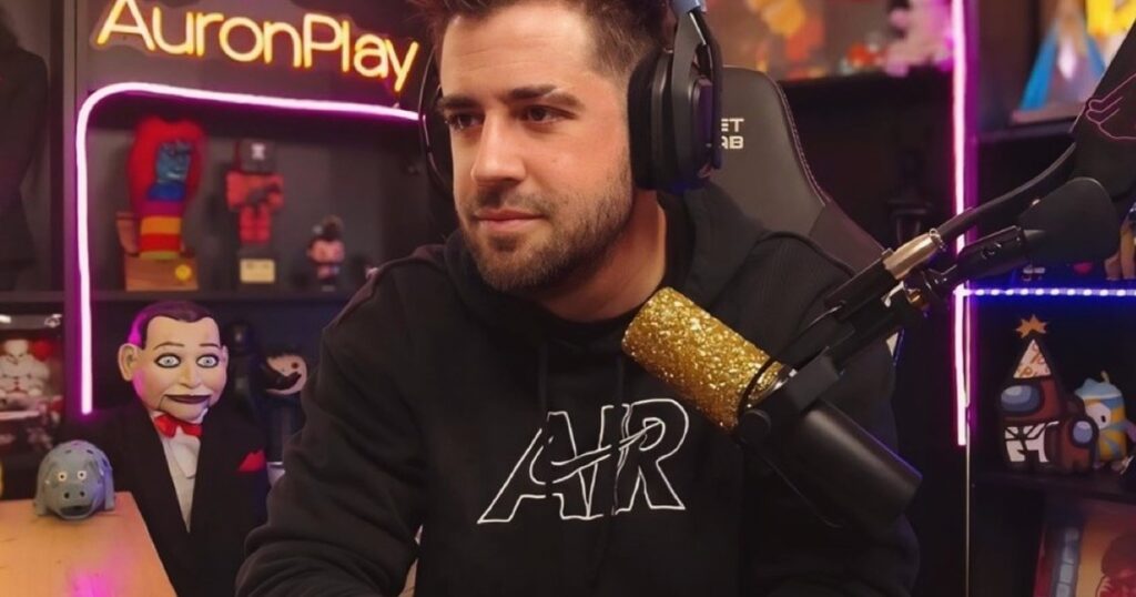 AuronPlay, youtuber, 37 años: "Recuerdo que cuando era pequeño acompañaba a mi mamá al trabajo. Iba a limpiar escaleras los fines de semana y me daba una fregona para que yo la ayudara" imagen-106