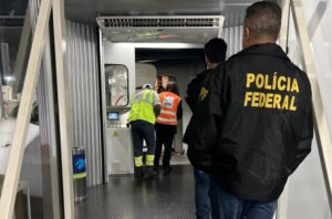 Un pasajero es retirado de la aeronave en Foz do Iguaçu tras mencionar una posible bomba Un pasajero es retirado de la aeronave en Foz do Iguaçu tras mencionar una posible bomba imagen-3