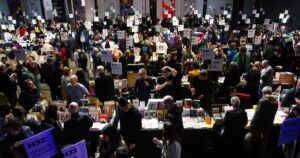 La tormenta y la marcha al Congreso se hicieron sentir en el primer día de la Feria de Editores imagen-4