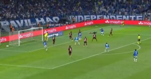 Para cerrar el estadio: el espectacular golazo en Cruzeiro vs Flamengo por la Copa Libertadores imagen-1