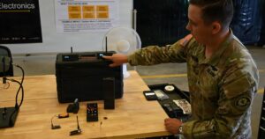 Soldado e ingeniero militar inventa un detector de drones portátil para proteger a las tropas de primera línea: las piezas cuestan menos de 120 dólares y se pueden ensamblar en menos de una hora imagen-2