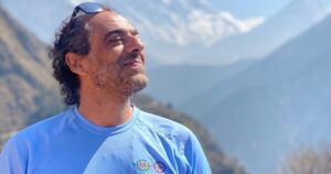 Carlos Pauner, alpinista de 61 años: “Cuando caía por la pared a gran velocidad entendí que iba a morir y sentí calma, porque cuando algo deja de depender de ti desaparece la angustia” imagen-2