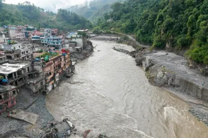 Tragedia en Nepal: suben a más de 550 los muertos por las inundaciones y buscan a 1500 desaparecidos imagen-1