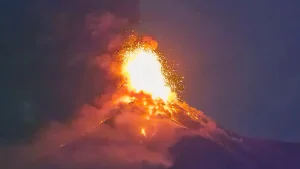 Alerta naranja en Guatemala por la erupción del volcán de Fuego: ordenaron evacuaciones preventivas y suspendieron las clases Alerta naranja en Guatemala por la erupción del volcán de Fuego: ordenaron evacuaciones preventivas y suspendieron las clases imagen-4