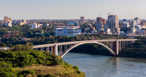 Triple frontera: restringen el paso peatonal en el Puente de la Amistad por tareas de mantenimiento Triple frontera: restringen el paso peatonal en el Puente de la Amistad por tareas de mantenimiento imagen-1
