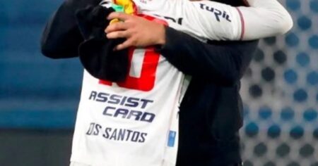 Son "Dos Santos...": padre e hijo en la misma cancha durante Nacional-Progreso imagen-11
