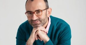 Rafael Santandreu, psicólogo: “No necesitas que todo el mundo te trate bien todo el tiempo; aprender a convivir con la imperfección ajena forma parte de la fortaleza emocional” Rafael Santandreu, psicólogo: “No necesitas que todo el mundo te trate bien todo el tiempo; aprender a convivir con la imperfección ajena forma parte de la fortaleza emocional” imagen-3