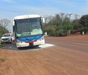 Colonia Victoria | Falla en el motor provocó un principio de incendio en un colectivo que llevaba a 43 pasajeros imagen-4